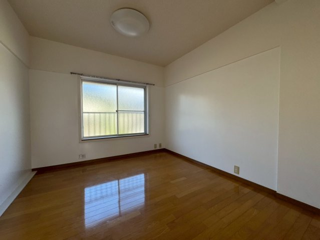 マンションTSUZUKIの洋室