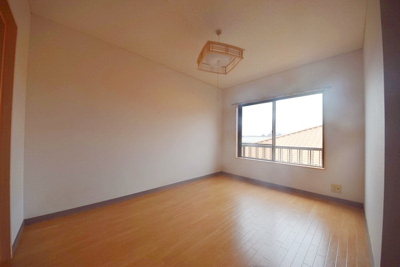 【寝室】 | サンモールマンション | 使い勝手のいい寝室です