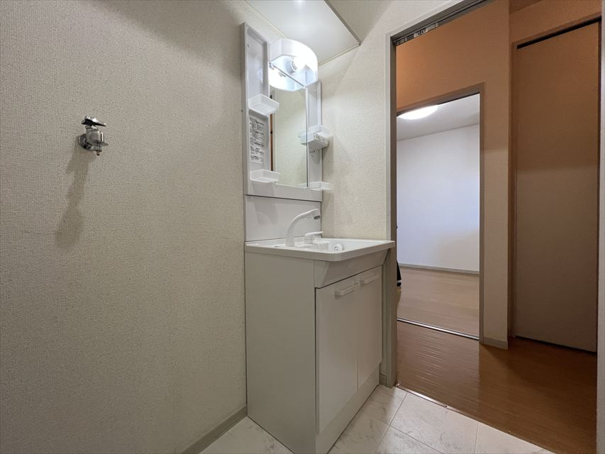 明るい洗面所です