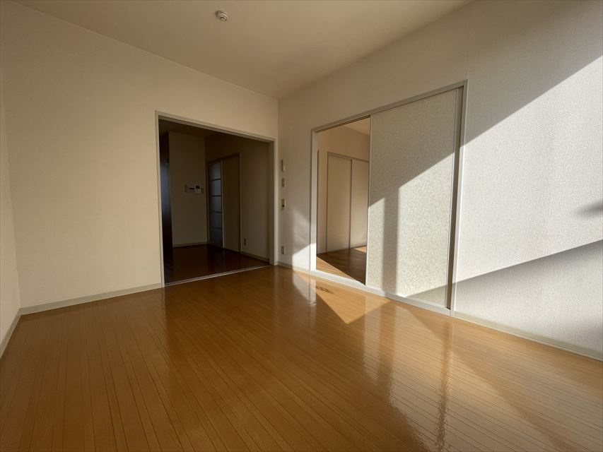 使い勝手のいい洋室です