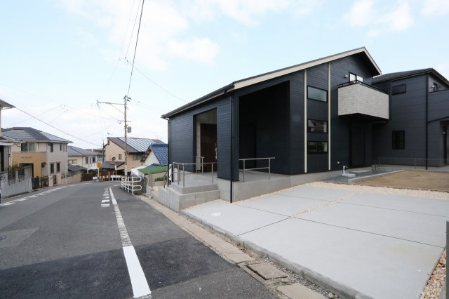 【前面道路含む現地写真】の画像