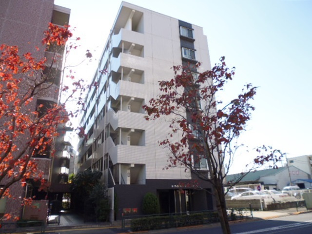 ダイナシティ浮間公園のエントランス|地上7階建てのおしゃれなマンションです！