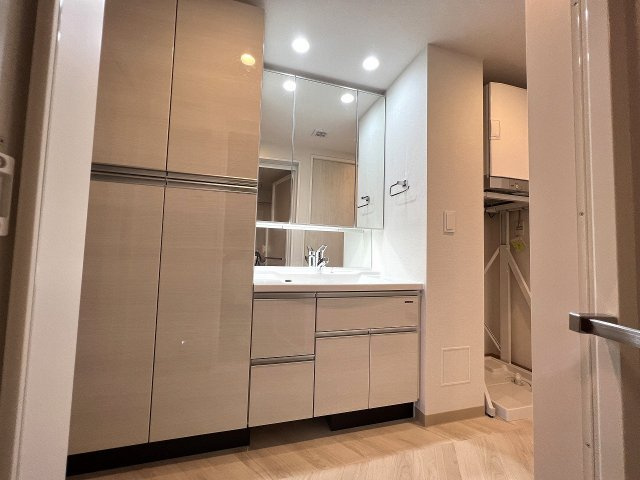 ワイズエステムコート北谷伊平ウェストの独立洗面台|ワイズエステムコート北谷伊平ウェスト｜海が見えるマンション｜アイランドリゾート沖縄