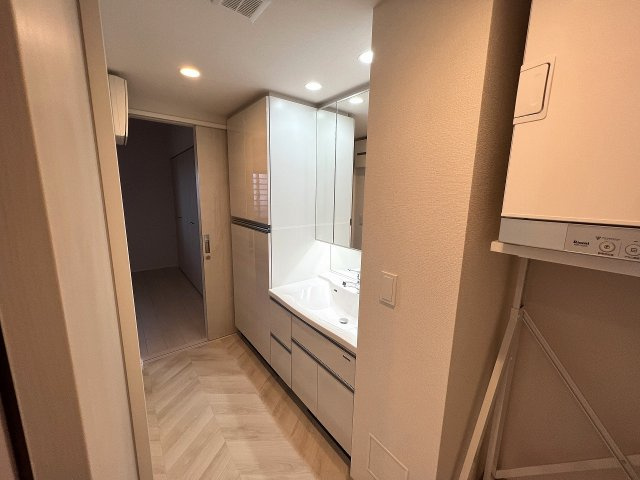 ワイズエステムコート北谷伊平ウェストの独立洗面台|ワイズエステムコート北谷伊平ウェスト｜海が見えるマンション｜アイランドリゾート沖縄