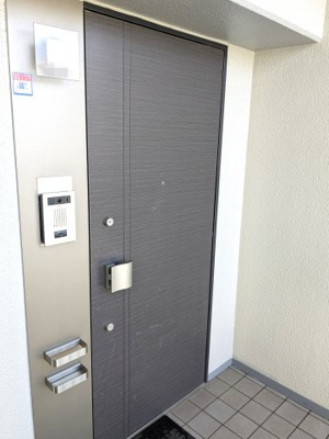 【玄関】 | ■４００万円値下げしました！■シークレア茨木桜通り | ■プライバシーを高めた門扉付きポーチ