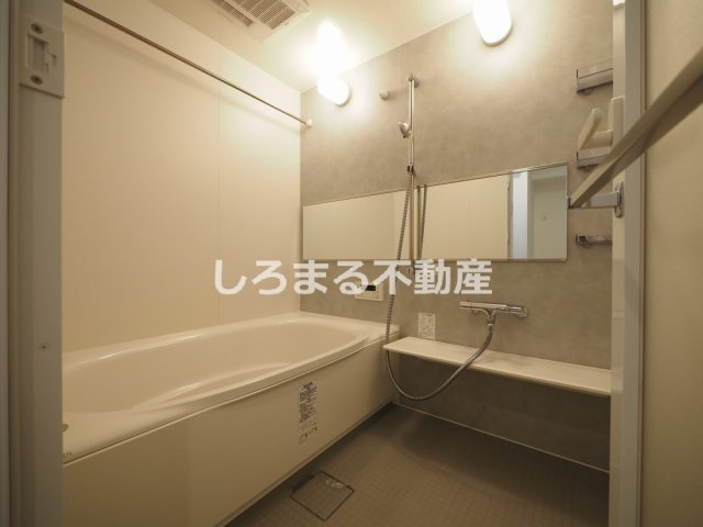 グランヴィラッセ北梅田の浴室