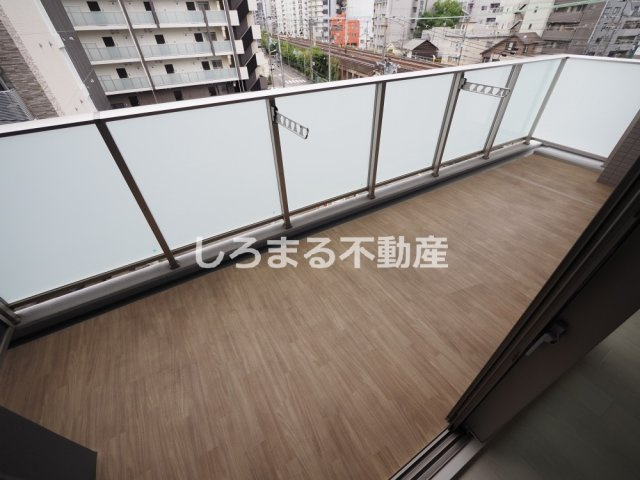 グランヴィラッセ北梅田のバルコニー