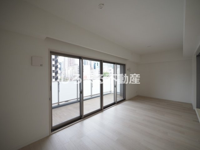 グランヴィラッセ北梅田の居間・リビング