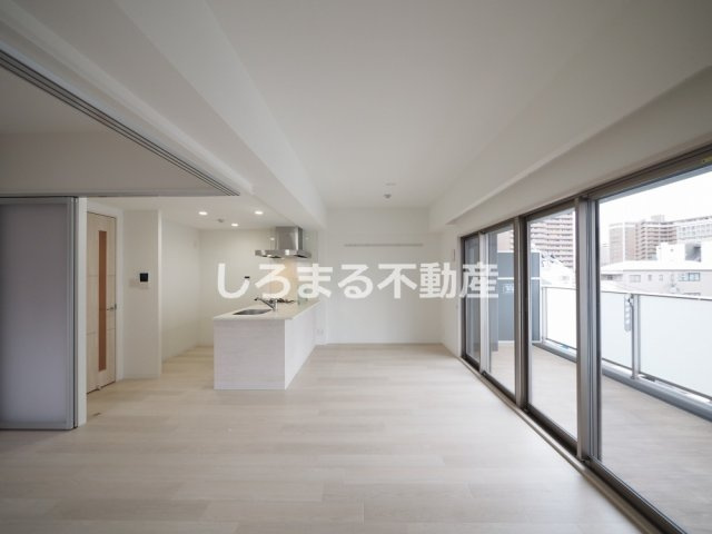 グランヴィラッセ北梅田の居間・リビング