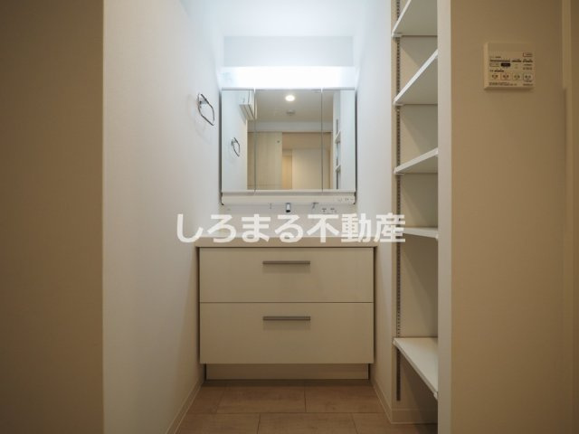 グランヴィラッセ北梅田の独立洗面台