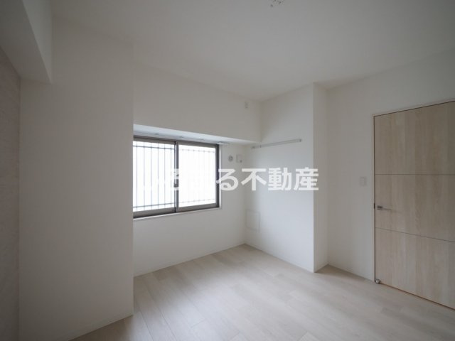 グランヴィラッセ北梅田の洋室