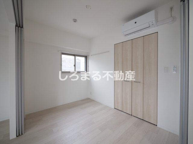 グランヴィラッセ北梅田の洋室