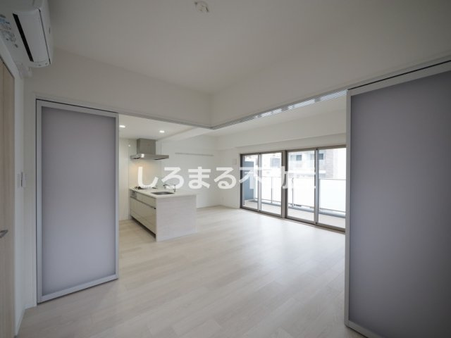 グランヴィラッセ北梅田の洋室