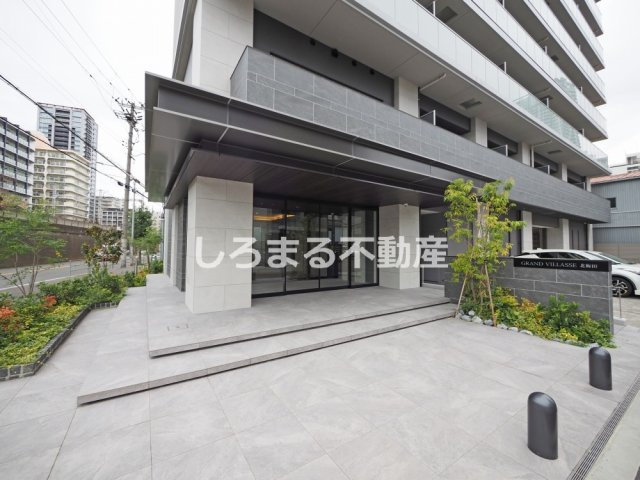 グランヴィラッセ北梅田のエントランス