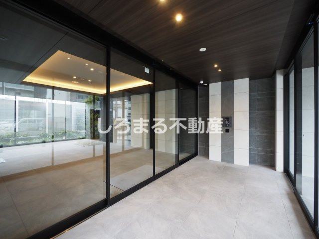 グランヴィラッセ北梅田のエントランス