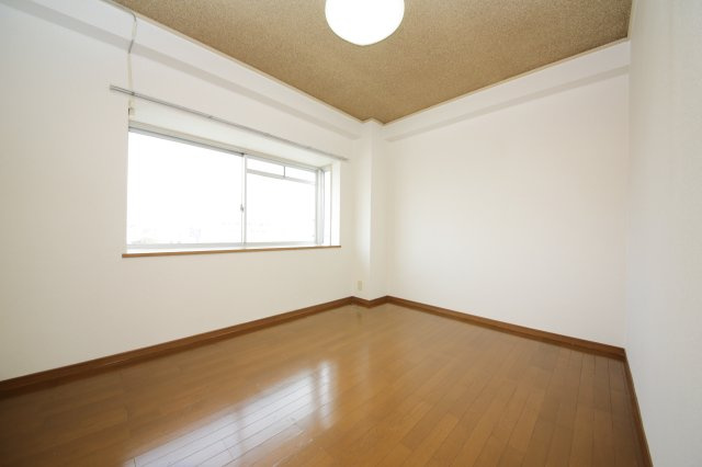 ホワイトシティ東新の洋室