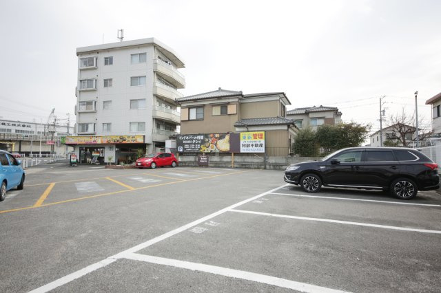 ホワイトシティ東新の駐車場