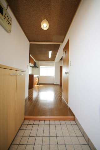 ホワイトシティ東新の玄関