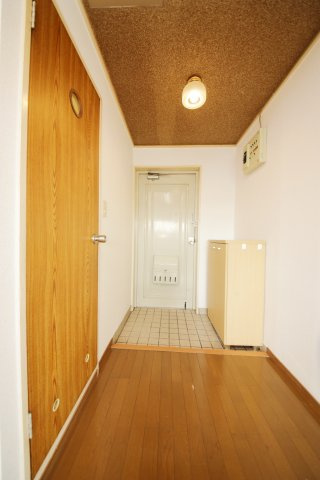 ホワイトシティ東新の玄関