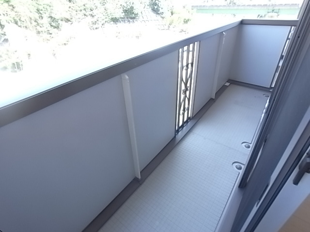 神戸市須磨区車字梨川のアパートのバルコニー