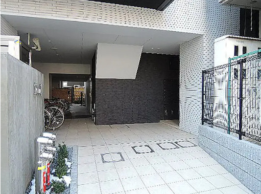 彰文居FRecoA向丘のエントランス