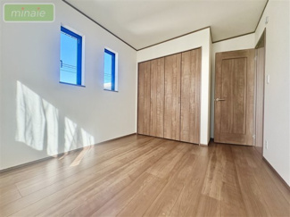 【洋室】 | ファミリークロゼット　キッチン脇可動棚　八木が谷１　全2棟　A号棟 | 同タイプ