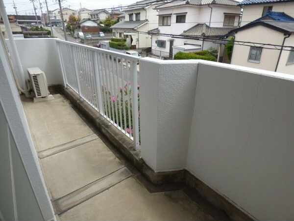 パープルシャトーA棟のバルコニー