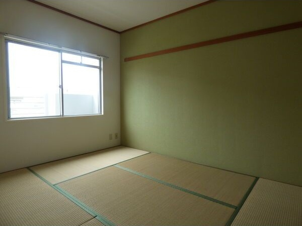 パープルシャトーA棟の和室