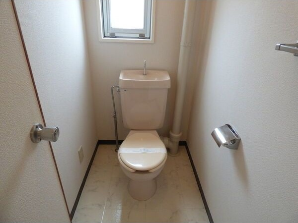 パープルシャトーA棟のトイレ