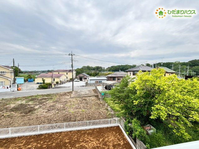 熊谷市中恩田　新築一戸建て　リーブルガーデン　01の展望|2階からの眺望は、周辺に高い建物がなく遠くまで見渡せます！
開放感のある景色を眺めながら、バルコニーでリフレッシュする時間は格別です！
夜には静かな住宅街の夜景も楽しめ、心落ち着く場所になります。
