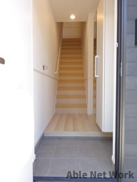 ロワゾーブルーOの玄関|たっぷり収納可能な大型シューズボックス