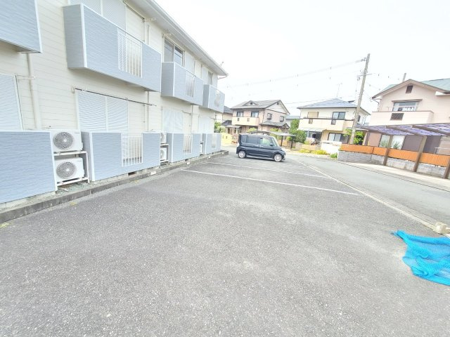 鳥栖南ハイツの駐車場|駐車スペースもあります
