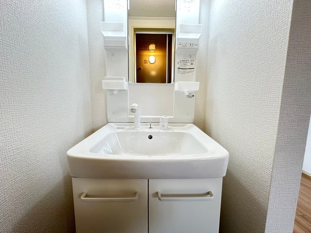 鳥栖南ハイツの洗面所|シャンプードレッサー付きで朝の身支度にも助かります