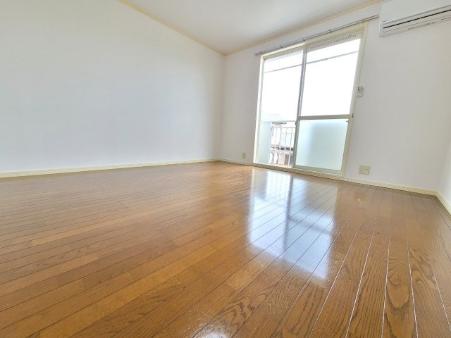 鳥栖南ハイツの居間・リビング|綺麗な内装です。