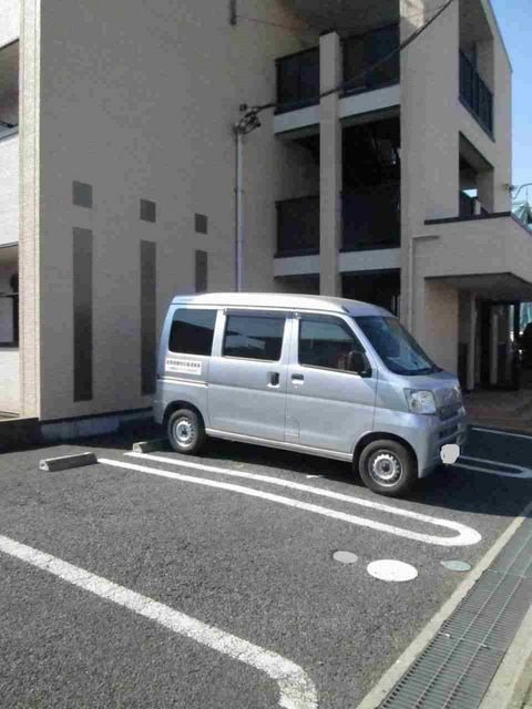 エクセラン　フルール　さくらの駐車場