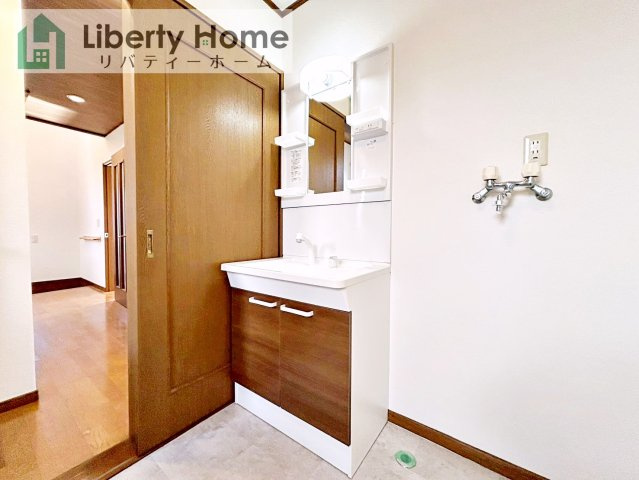 古河市久能　中古戸建の独立洗面台