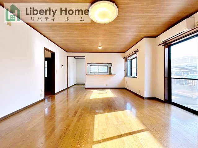 古河市久能　中古戸建の居間・リビング