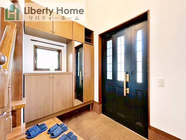 古河市久能　中古戸建の玄関