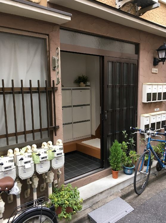 クラート千駄木のエントランス