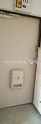 スエヒロ2※初期費用分割あと払いサービス利用可能物件の玄関