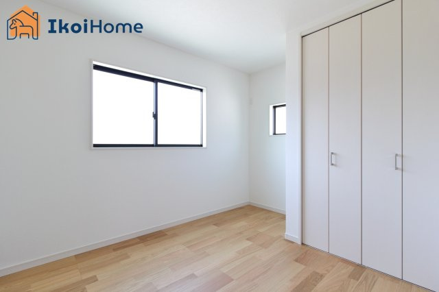 神戸市西区池上2丁目　新築戸建　のバルコニー|●年中無休：当日予約可●洋室には大きな収納ございますので豊富に収納可能です。