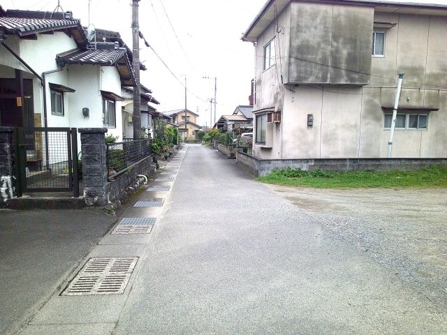 うきは市浮羽町西隈上　売り土地の前面道路含む現地写真