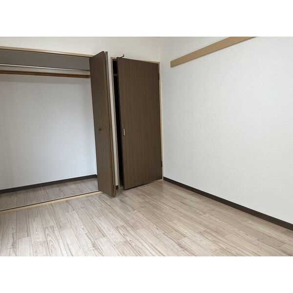 SURPLUSニワコーポの居間・リビング