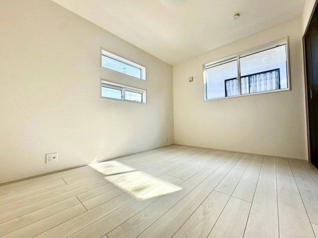 練馬区谷原6丁目　長期優良住宅　太陽光パネル搭載　限定1棟の洋室