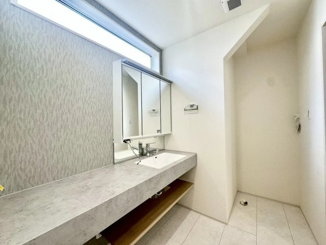 練馬区谷原6丁目　長期優良住宅　太陽光パネル搭載　限定1棟の独立洗面台