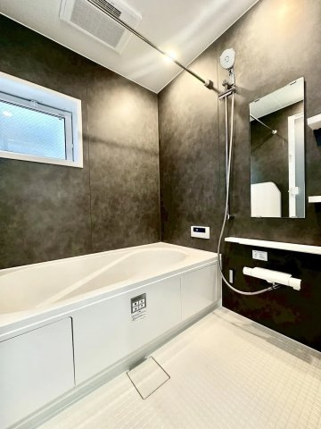 練馬区谷原6丁目　長期優良住宅　太陽光パネル搭載　限定1棟の浴室