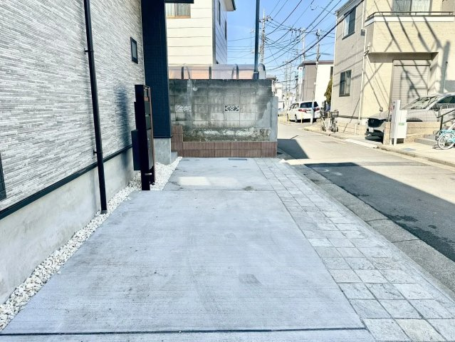 練馬区谷原6丁目　長期優良住宅　太陽光パネル搭載　限定1棟の駐車場