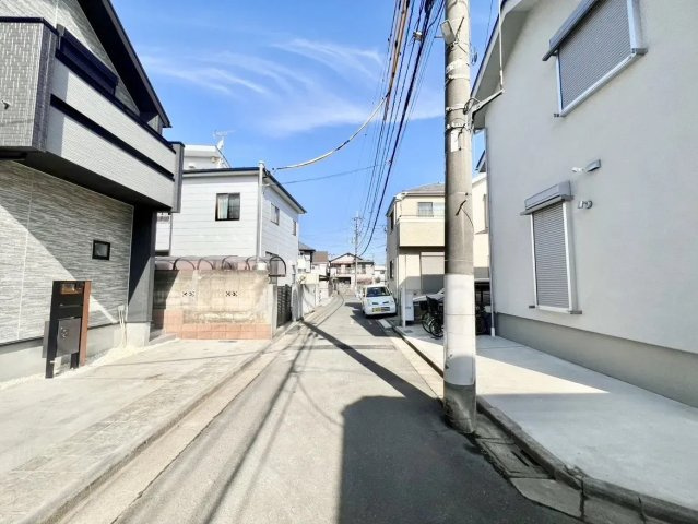 練馬区谷原6丁目　長期優良住宅　太陽光パネル搭載　限定1棟の前面道路含む現地写真