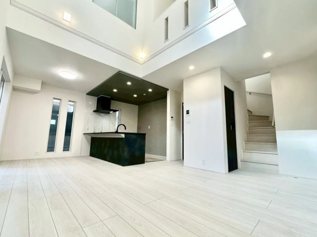 練馬区谷原6丁目　長期優良住宅　太陽光パネル搭載　限定1棟の居間・リビング