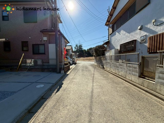 伊奈町小室10期　新築戸建　グラファーレ01の前面道路含む現地写真